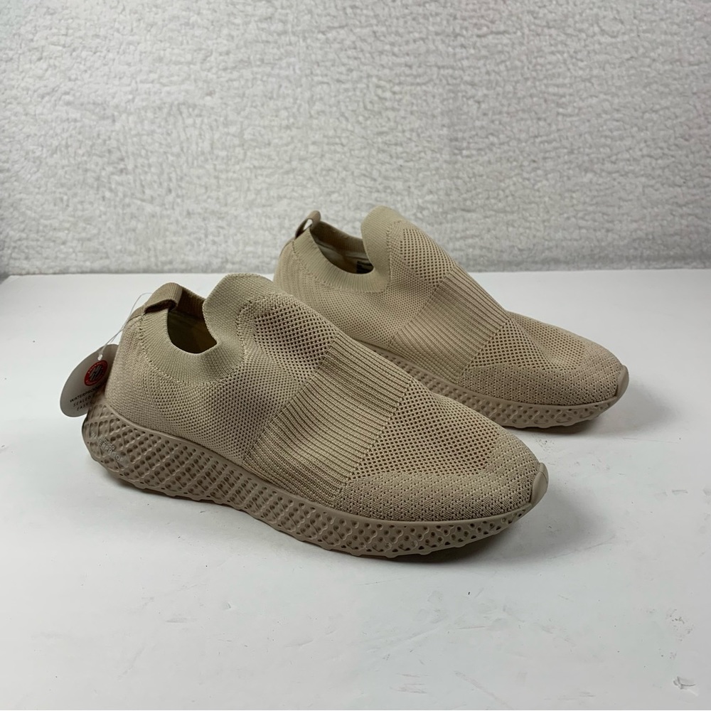 Blondo Womens Shara Slip On Knit Stretch Sneakers Tan Textured Size 8 NWOB 7233‎
